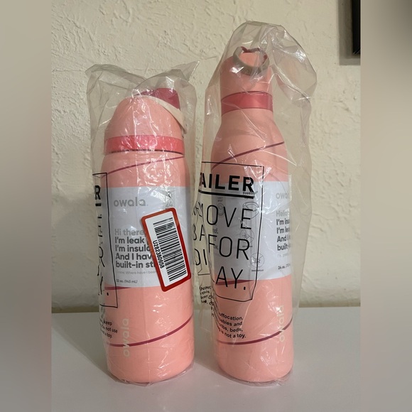 Owala Candy Cane Lane Bundle - 32oz FreeSip and 24oz FreeSip Twist - Picture 4 of 6